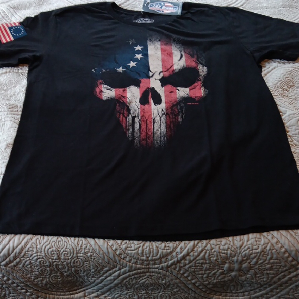 7.62 Design Black T-Shirt with American Flag‎ Skull Design Large